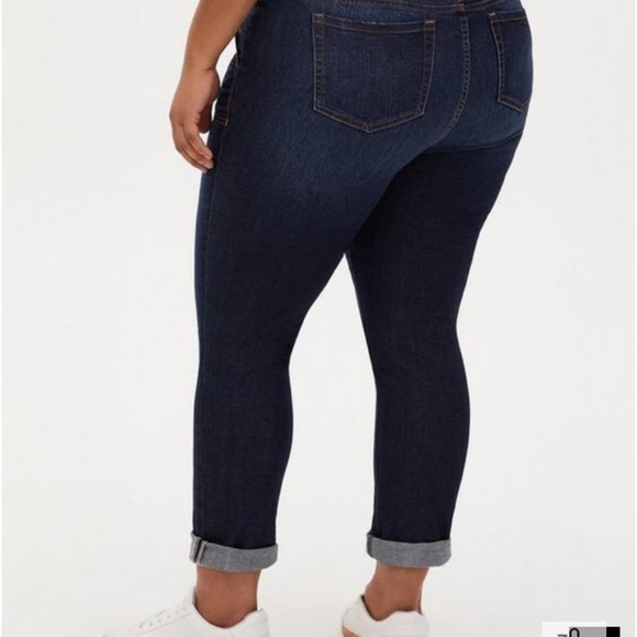 Torrid Boyfriend Straight Vintage Stretch Mid-Rise Jean. Size 10 tall. Stretch. - Picture 2 of 10